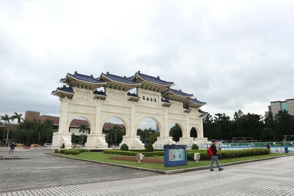 Comment organiser un camping pour une expédition de kayak en région de fjords?